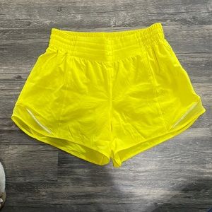 Women’s Lululemon Hotty Hot HR Shorts Size 8 in 4”